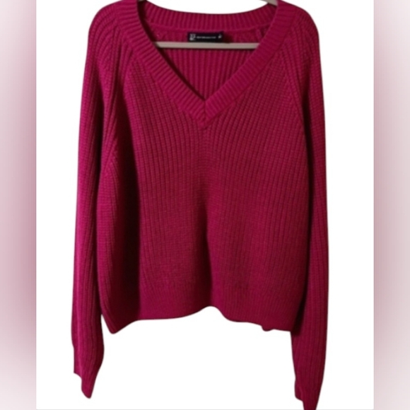 NEW WOMEN'S NEW YORK & COMPANY PURPLE PLEASURE LONG SLEEVE V-NECK SWEATER - Picture 1 of 5